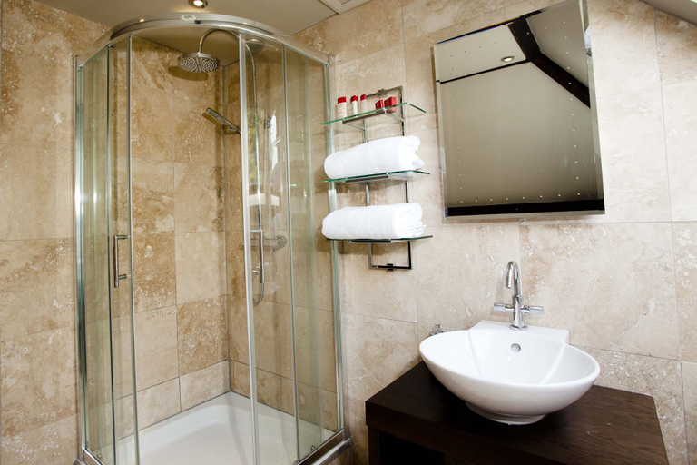 Bathroom 3, Windfalls Boutique Hotel, West Sussex