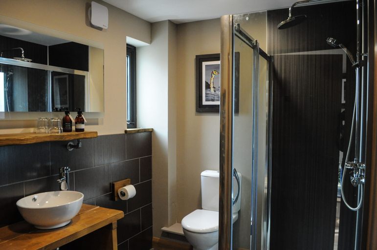 Bathroom 4, The Corran - Serviced Accommodation, Highland