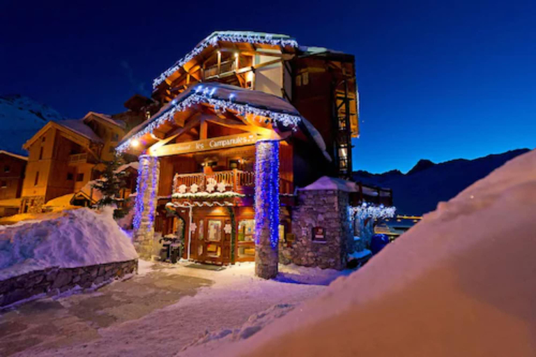 Exterior & Views