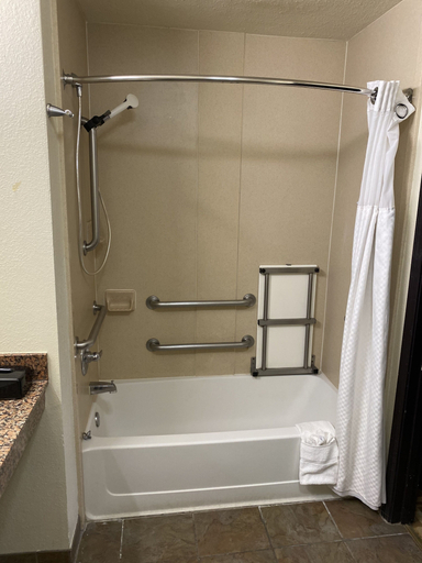 Bathroom 4, Days Inn by Wyndham Oklahoma City/Moore, Oklahoma