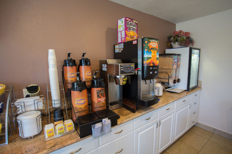 Food & Drinks 5, Days Inn by Wyndham Oceanside, San Diego