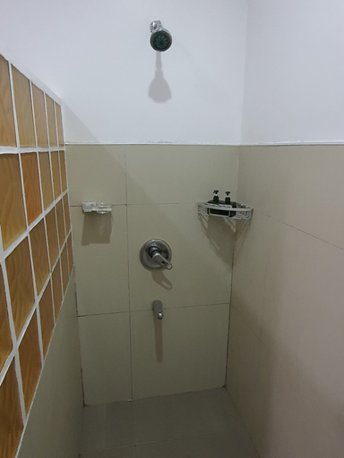 Bathroom 4, Greenyard Inn, Malay