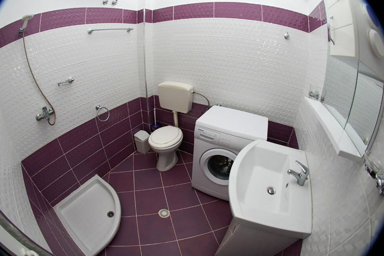 Bathroom 4, Hotel Vila Alvin & Apartments, Sarandës