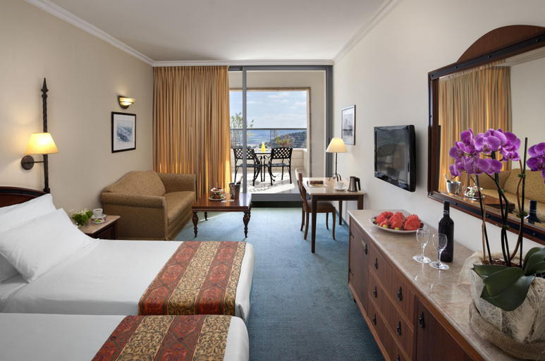 Bedroom 4, Golden Crown Hotel