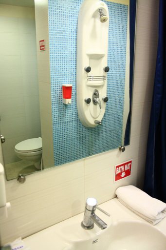 Bathroom 4, Ginger Tirupur, Tiruppur