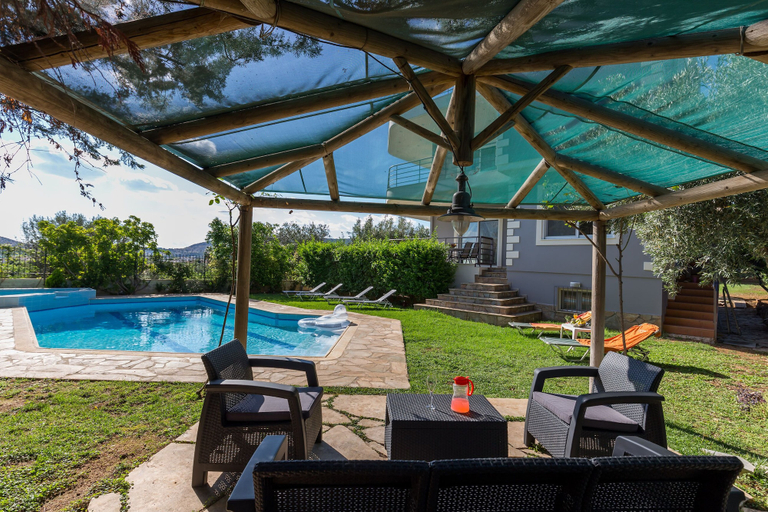 Food & Drinks, 290m² Villa with Pool close to the Airport, Attica