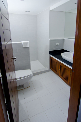 Bathroom 4, Giulius Boracay Italian Resort, Malay