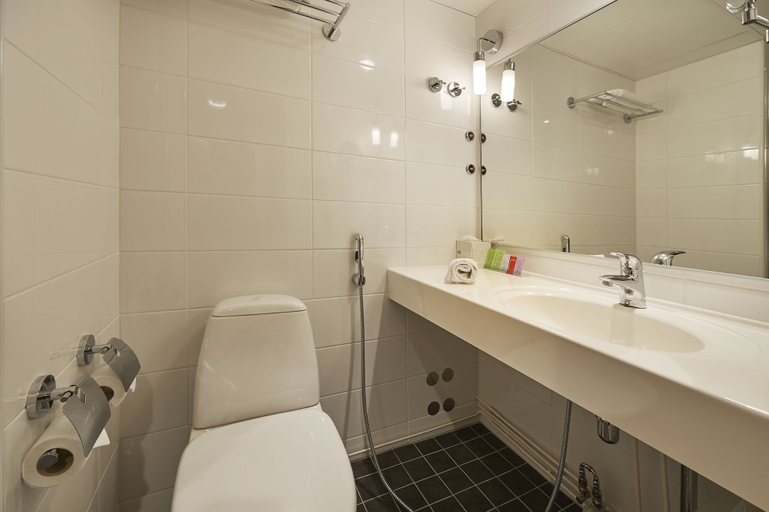 Bathroom 5, Scandic Jyväskylä City, Central Finland