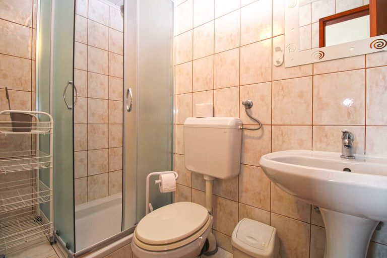 Bathroom, Apartment 1030, Fažana