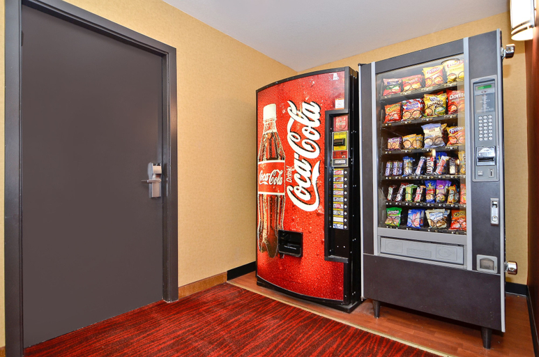 Food & Drinks 5, Clackamas Inn & Suites, Clackamas