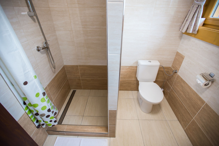 Bathroom 3, Zbojnícky penzión, Námestovo