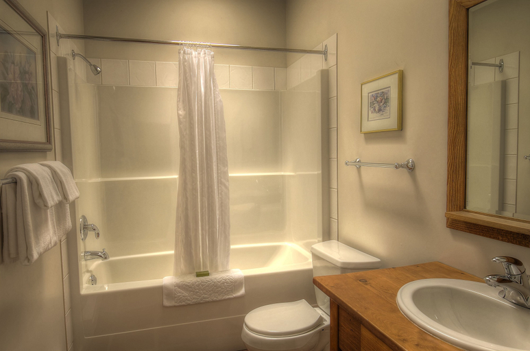 Bathroom 4, Waters Edge Shoreside Suites, Alberni-Clayoquot