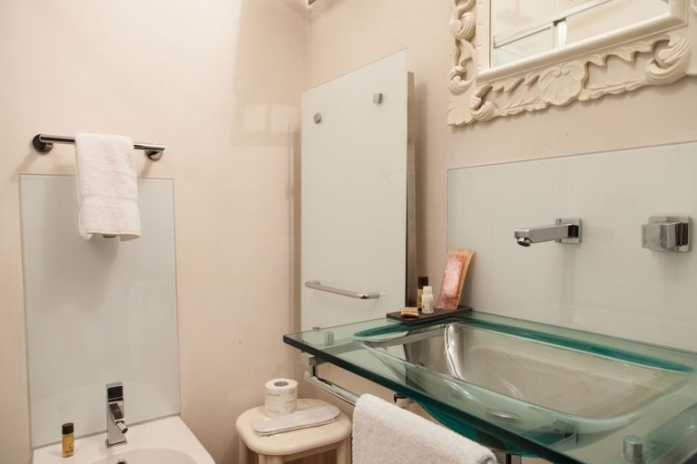 Bathroom 4, Borghese Palace Art Hotel, Florence