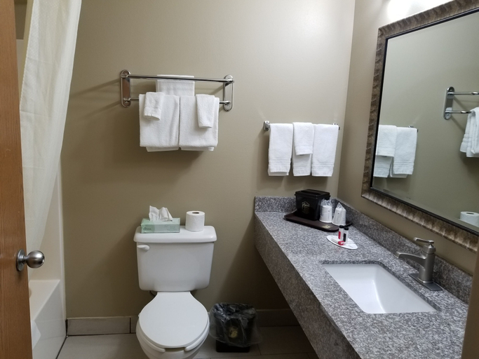 Bathroom 5, Super 8 by Wyndham Bellefontaine, Logan