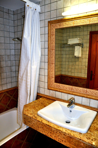 Bathroom 3, Hostal La Font, Lleida