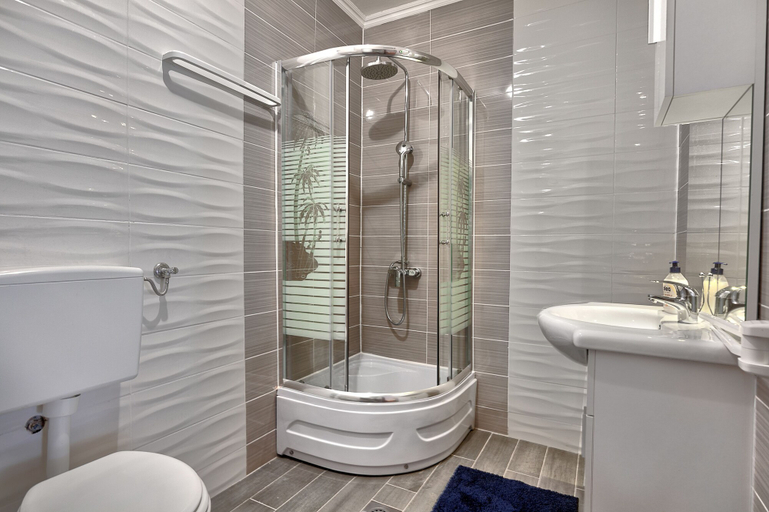 Bathroom 3, Vesna, Medulin