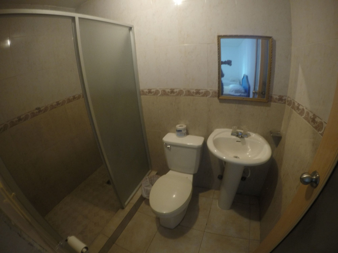 Bathroom 5, Backpacker Inn, Panamá