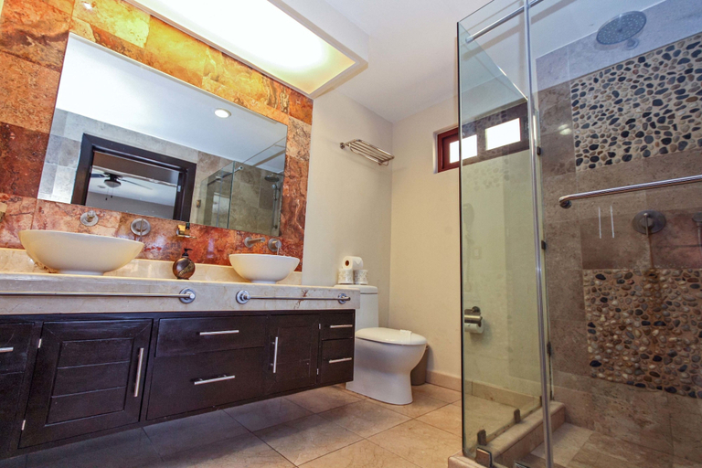 Bathroom 5, Faro Reef 401 by NAS, Cozumel