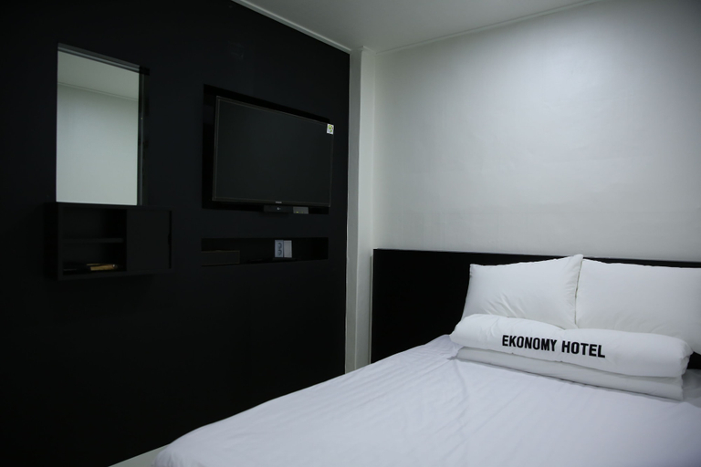 Bedroom 4, Ekonomy Hotel Gumi, Gumi