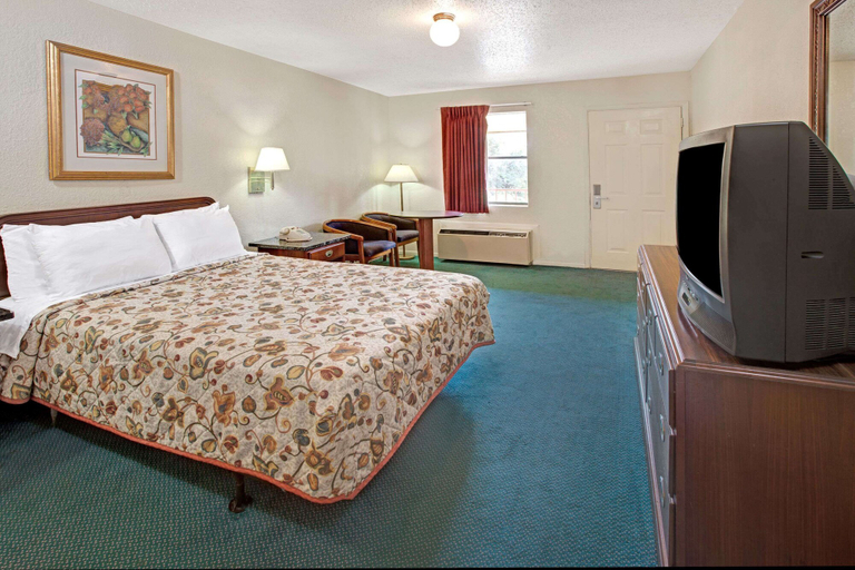 Bedroom 2, Knights Inn South Houston, Houston