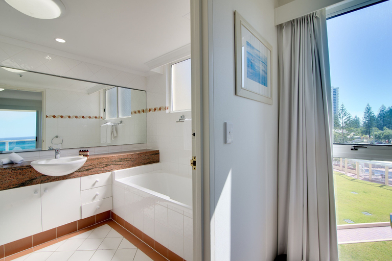 Bathroom 5, Xanadu Main Beach Resort, Gold Coast