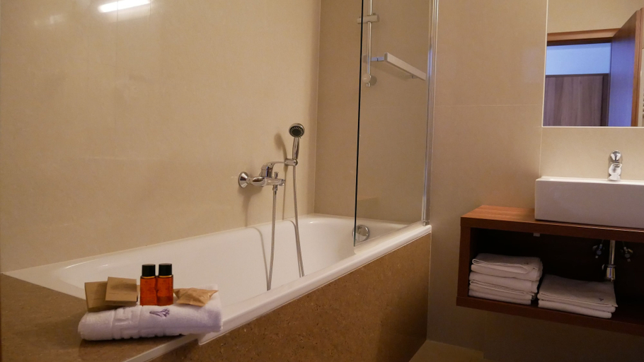 Bathroom 4, Hotel Saffron, Bratislava II