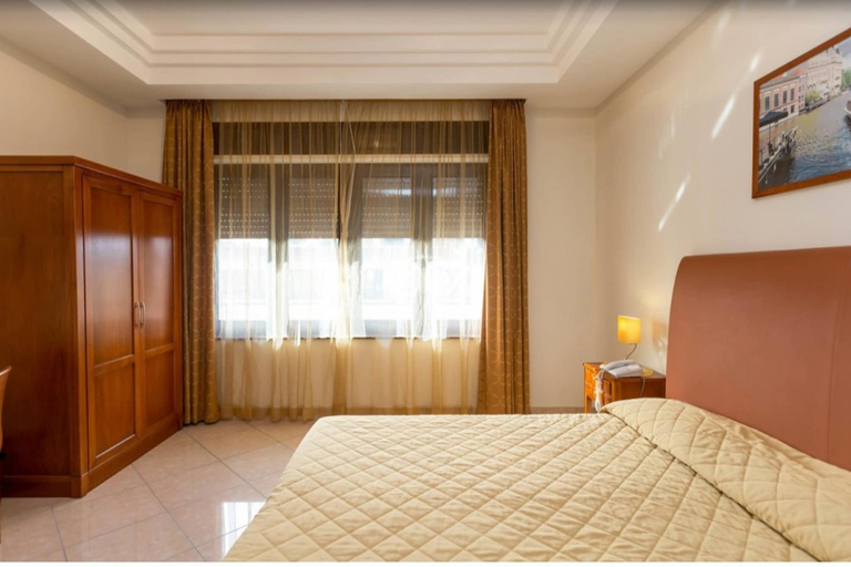 Bedroom 4, Ranch Palace Hotel, Napoli