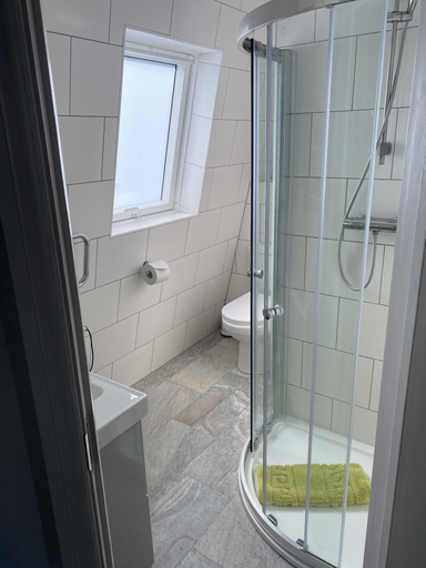 Bathroom 3, Apartments on the Park, London