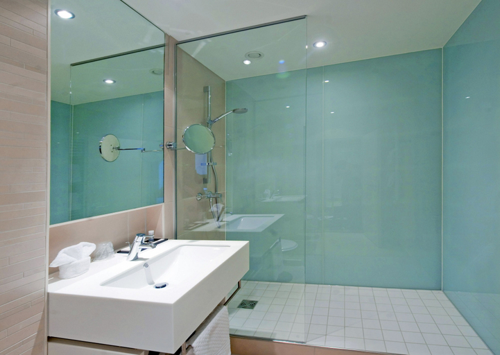 Bathroom 5, Mercure Hotel Koeln Belfortstrasse, Köln