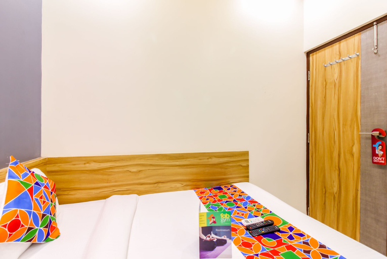 Bedroom 4, FabHotel Marol Metro, Mumbai Suburban