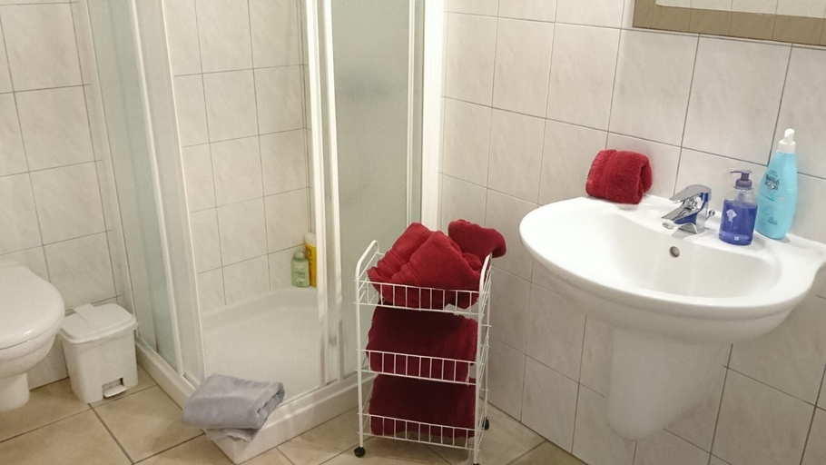 Bathroom 5, Relais de Laval, Pyrénées-Orientales