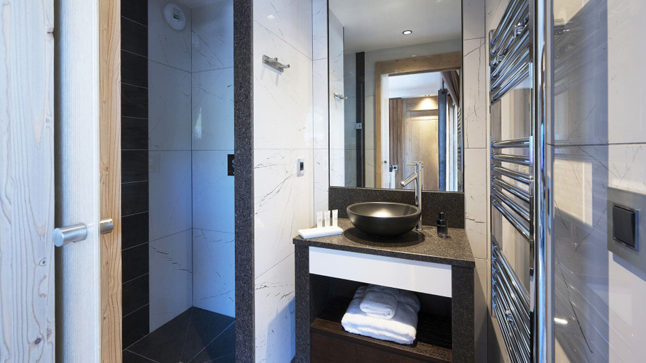 Bathroom 5, MGM Hôtels & Résidences – Hôtel Alpen Lodge, Savoie