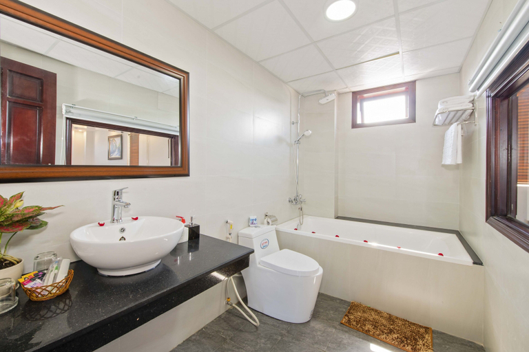 Bathroom 4, Bonsai Villa Hoi An, Da Nang