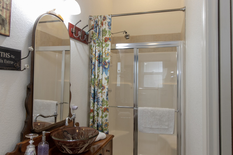 Bathroom 4, BellaVida B&B and Retreat, Hays