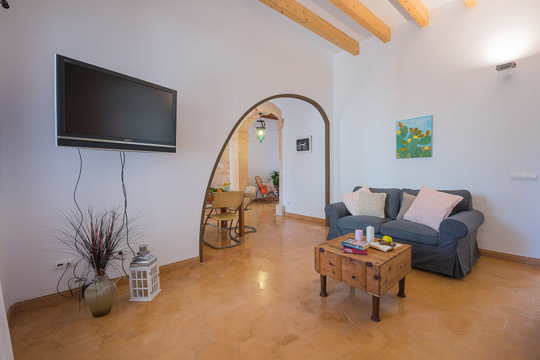 Others 5, Villa Migdia, Baleares