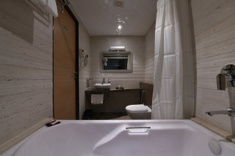 Bathroom 4, Picaddle The Luxury Boutique Resort, Satara
