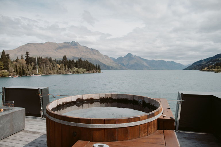 Sport & Beauty 3, Eichardt's Private Hotel, Queenstown-Lakes