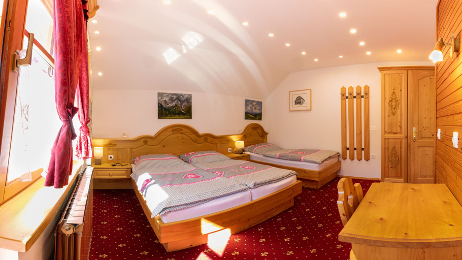 Bedroom 2, Villa Flora Apartments, Kranjska Gora