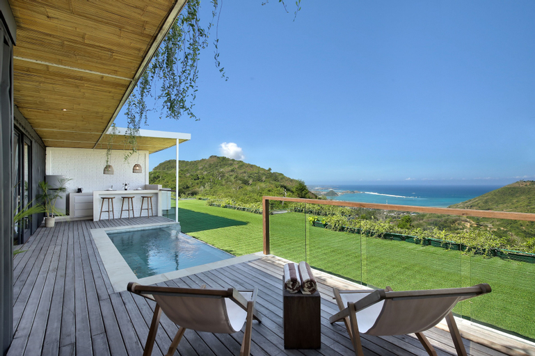 Exterior & Views 27