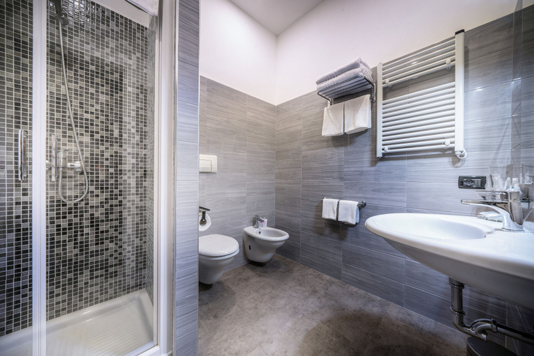 Bathroom 4, Hotel Varese Roma, Rome