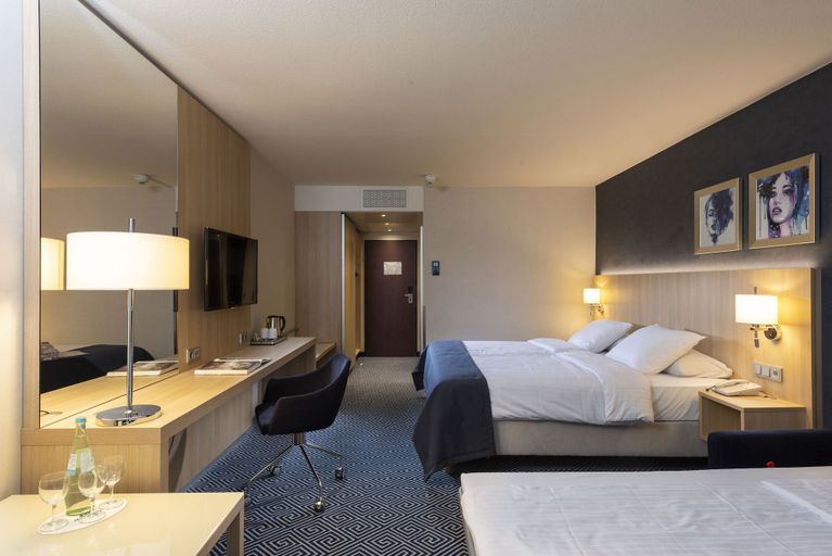 Bedroom 3, Maritim Hotel Würzburg, Würzburg