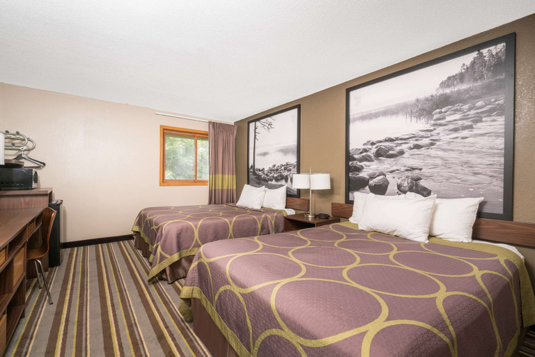 Bedroom 2, Super 8 by Wyndham St. Cloud, Stearns