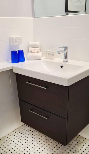 Bathroom 5, The Oriana Orange - Retro Hotel & Resort, Orange