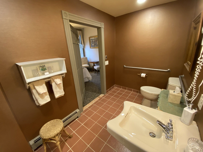 Bathroom 4, Chambery Inn, Berkshire