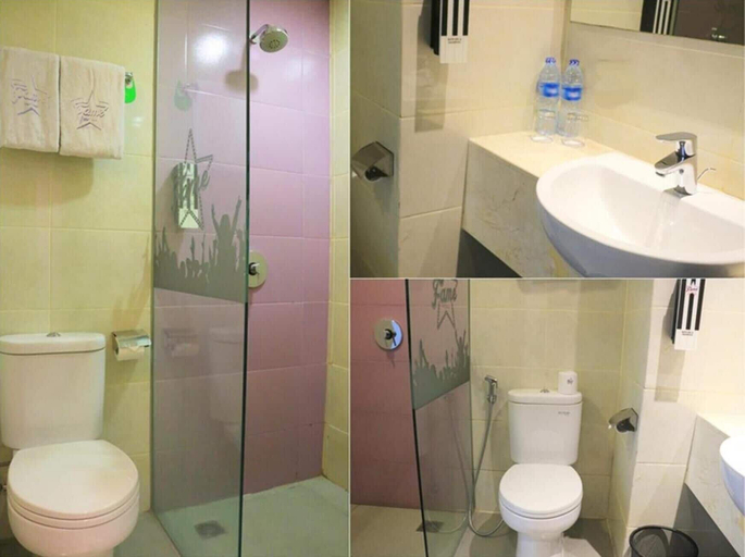 Bathroom 5, Fame Hotel Gading Serpong, Tangerang