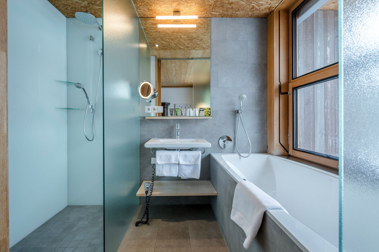 Bathroom 5, Gartenhotel Crystal, Schwaz