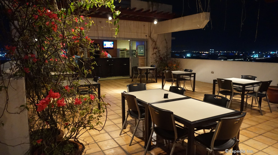 Food & Drinks 9