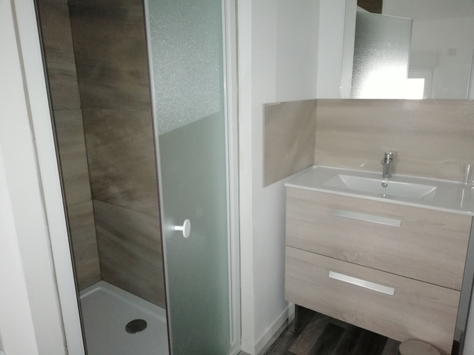 Bathroom 5, La Grange du Bosquet, Nord
