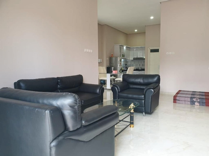 Others 5, Villa Batoe Puty, Malang
