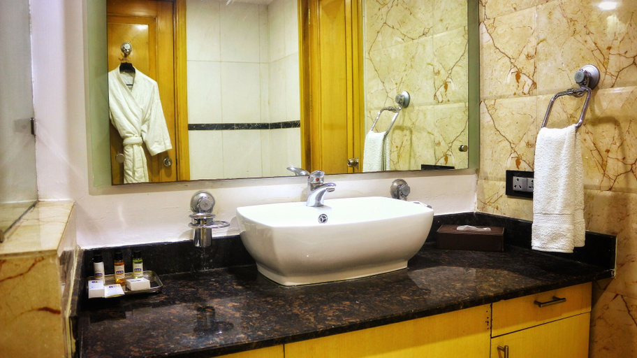 Bathroom 4, Dee Marks Hotel & Resorts, Delhi